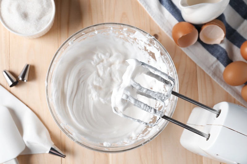 Für Rezepte zum Backen gehört ein guter Handmixer zur Grundausstattung.