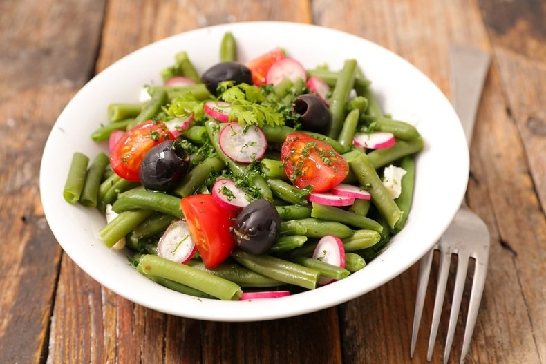 Ballastoffreicher, bunter Bohnensalat für eine gesunde Ernährung.