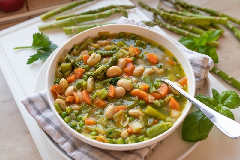 Glutenfrei kochen - Gemüseeintopf mit Spargel Rezept zum Nachkochen.