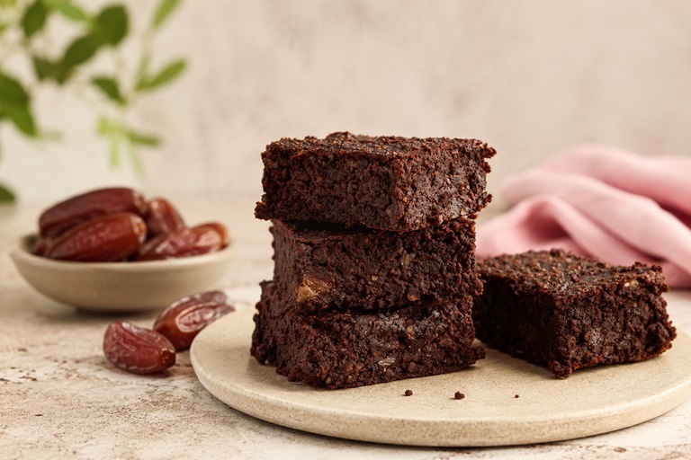 Zuckerfrei Backen, Dattel Browiens mit Bananen wunderbar lecker mi natürlicher Süße.