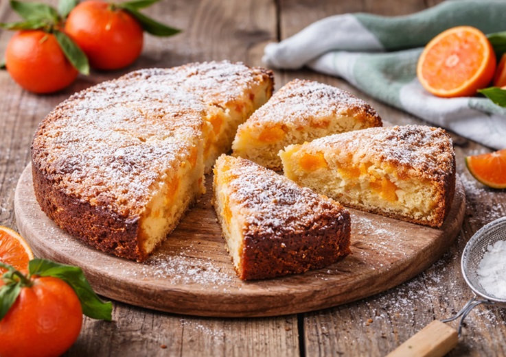 Mandarinen Kokoskuchen gebacken mit dem wichtigsten Backzutaten.