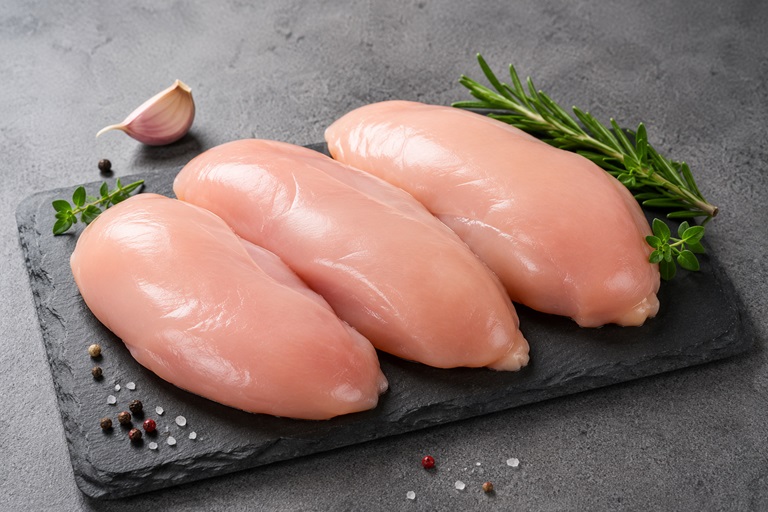 Beste Proteinquelle- Hühnerbrust und Hühnerfleisch.