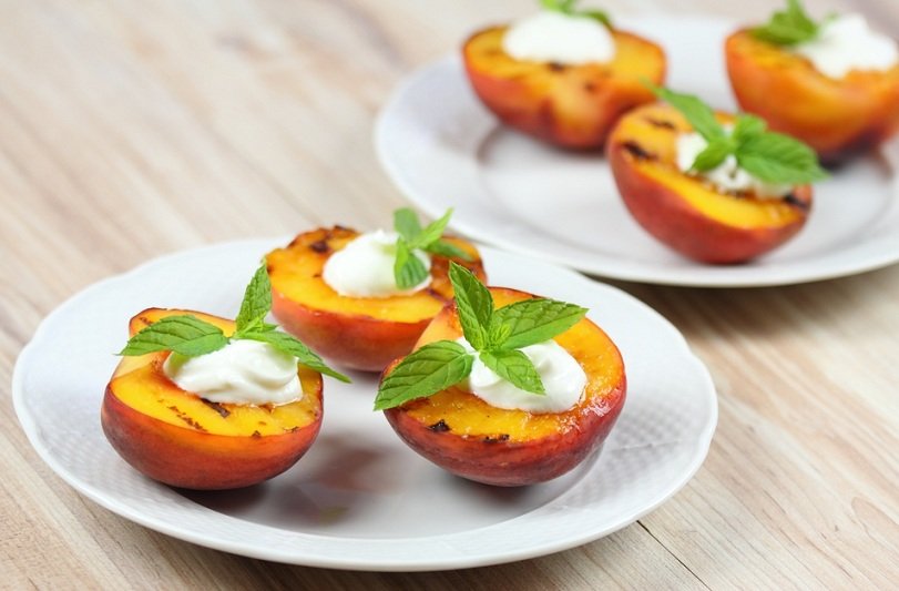 Grillrezepte, gegrillte Pfirsiche.