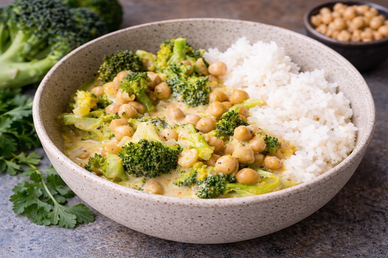 Sommergemüse - Brokkoli-Kichererbsen-Curry mit Reis Rezept.