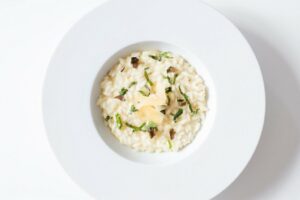 Risotto richtig kochen - klassisches italienisches Risotto mit Parmesan.
