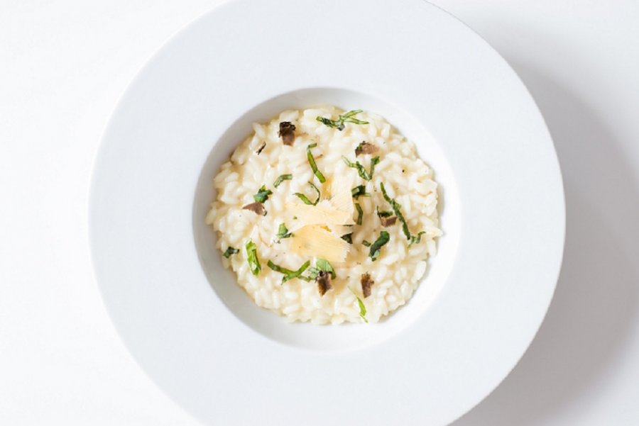 Risotto richtig kochen - klassisches italienisches Risotto mit Parmesan.