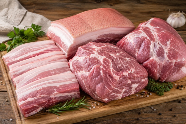 Schopf, Bauch und Schulter für Schweinsbraten.