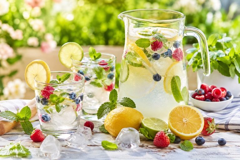 Erfrischende Sommergetränke selbst gemacht
