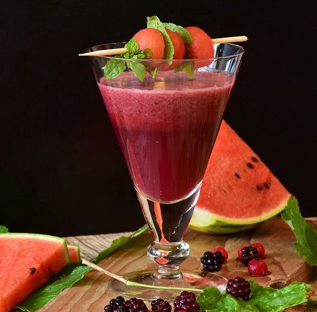 Erfrischende Sommer-Smoothie - Beeren Melonen Smoothie.