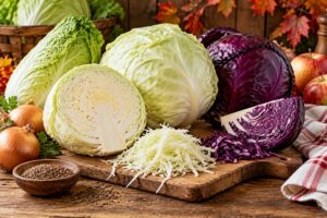 Weißkraut und Rotkraut als Zutaten für österreichische Herbstgerichte
