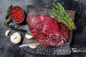 Frisches Wildfleisch auf einem Teller